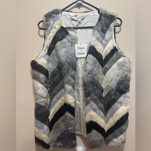 NWT Davi & Dani Faux Fur Vest
